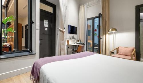 Double or Twin Room with Interior View