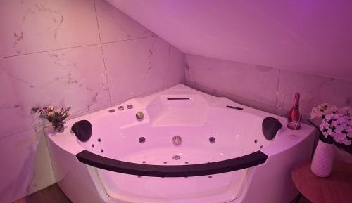 Double Room with Spa Bath