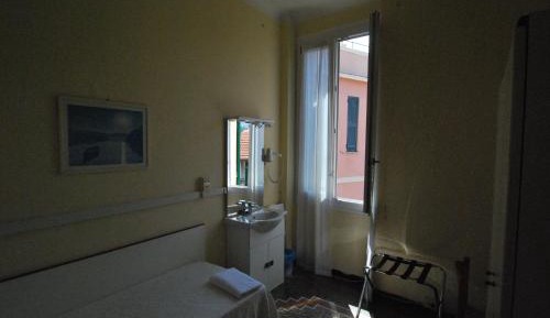 Single Room with Shared Bathroom