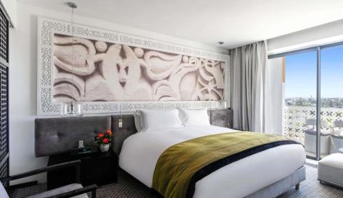 Deluxe Club Room with King-Size Bed