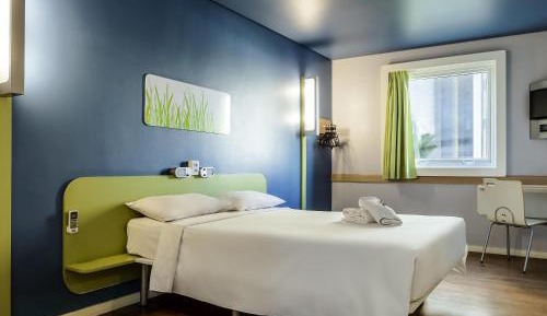 Standard Apartment with One Double Bed - Disability Access