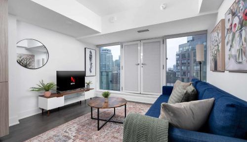 One-Bedroom Apartment with City View