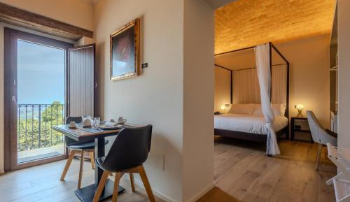 One-Bedroom Apartment with Sea View