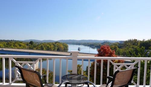 King Room with Balcony - Martin House