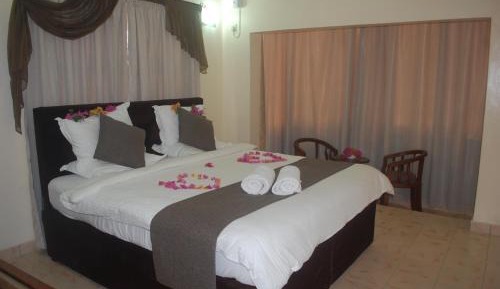 Deluxe Double Room (2 Adults + 1 Child)