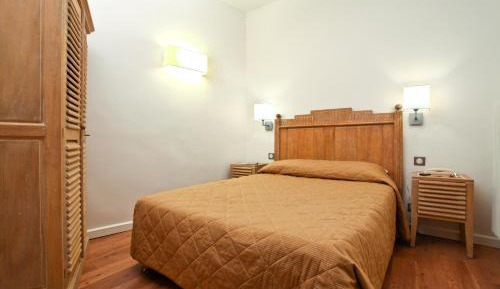 2 Adjacent Rooms (4 Adults)