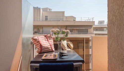 Studio with Sleeping Alcove and Balcony (4 Adults)