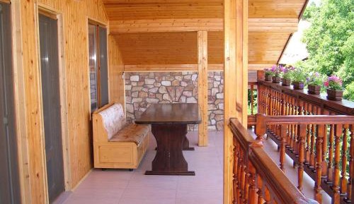 Apartment with Mountain View