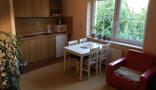 One-Bedroom Apartment (6 Adults)