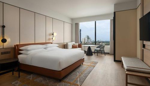 Two-Bedroom Family Room with Bunk Beds and Club Lounge Access