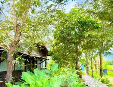 Family Room with Mountain View