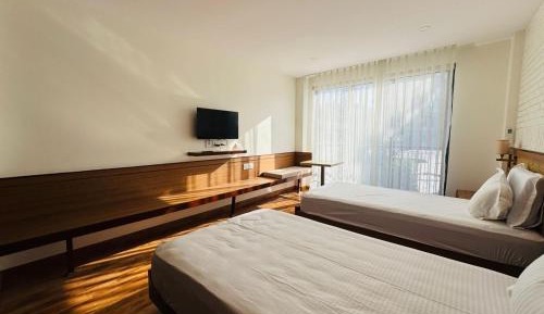 One-Bedroom Apartment with Balcony