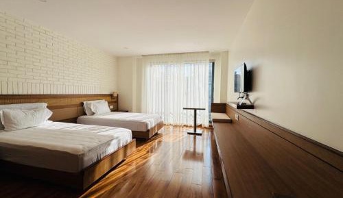 One-Bedroom Apartment with Balcony