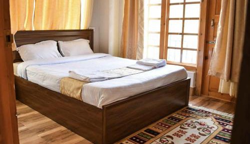 Single Room with Mountain View