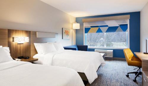 Standard Queen Room with Two Queen Beds and City View