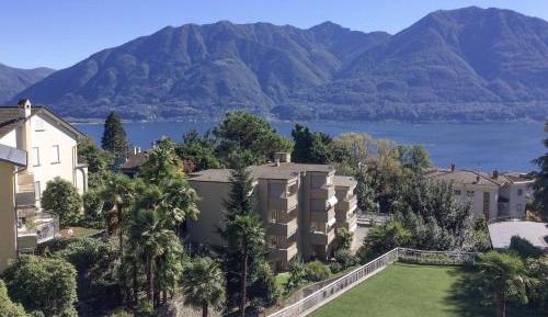 Apartment with Lake View