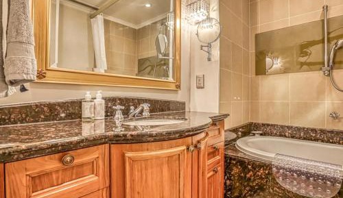 Apartment with City View