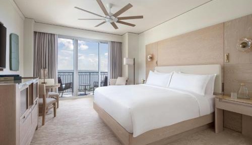 Oceanfront King Room - Club Lounge Access