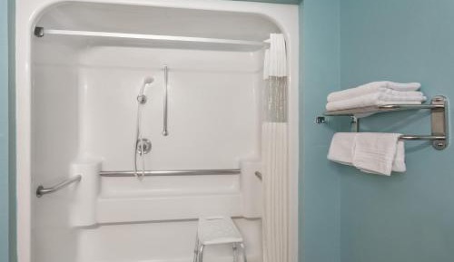 Queen Room - Mobility Access/Non-Smoking