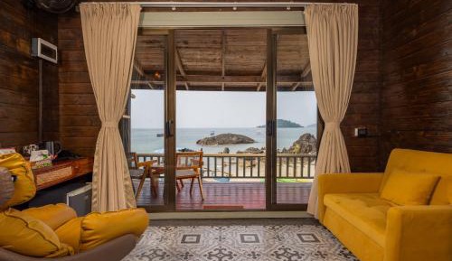 Deluxe Suite with Sea View