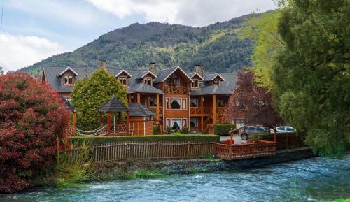 Two-Bedroom Deluxe Apartment with Garden View