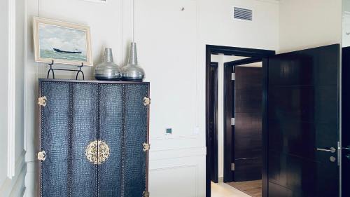 Apartment with Lake View