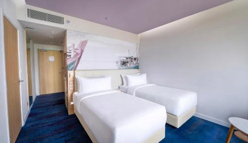 Superior Twin Room with City View