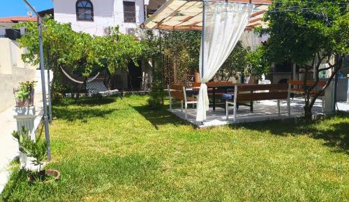 One-Bedroom Apartment with Garden View
