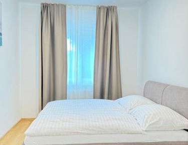 Classic One-Bedroom Apartment with King Bed