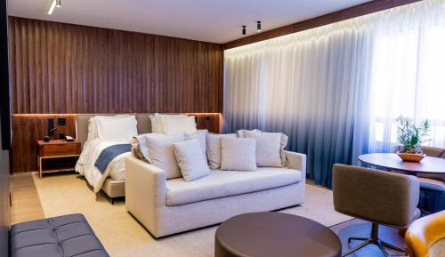 Deluxe King Suite