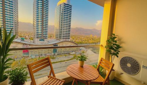 Two-Bedroom Apartment with Mountain View