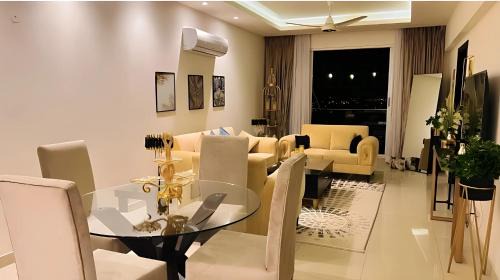 Two-Bedroom Deluxe Apartment with Balcony
