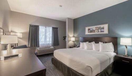 King Room with Bath Tub - Mobility Accessible/Non-Smoking