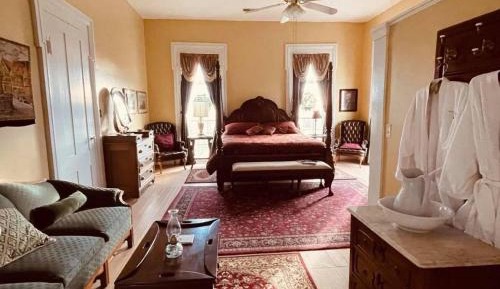 Deluxe King Room