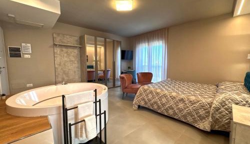 Suite with Hot Tub