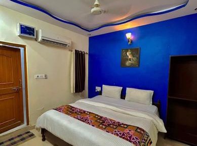 Deluxe Double Room (2 Adults + 1 Child)