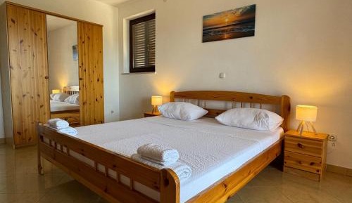 Comfort One-Bedroom Apartment with Terrace and Sea View