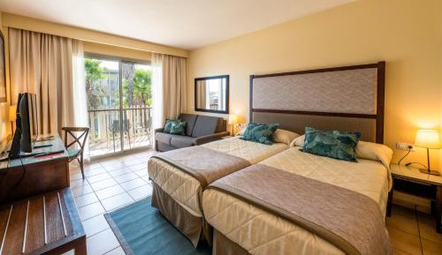 Standard Room with Access to PortAventura Park (2 Adults + 2 Children) + 1 access to Ferrari Land