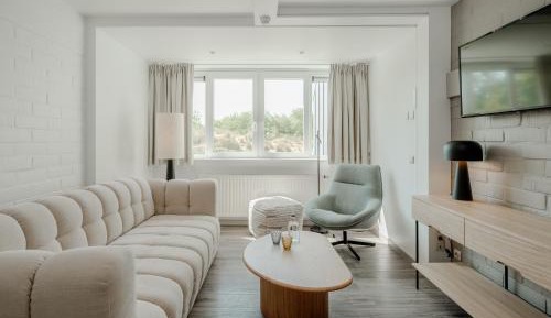 Apartment with Bath and Shower