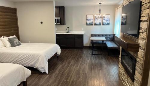 Deluxe Queen Room
