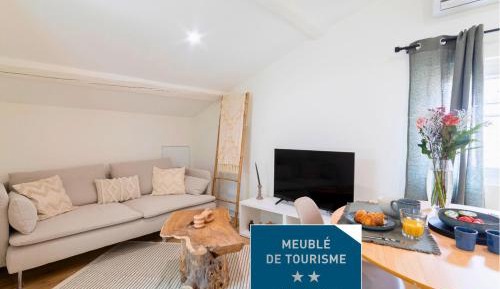 One-Bedroom Apartment with City View