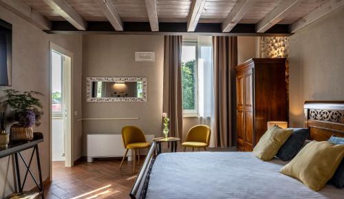 Deluxe King Suite