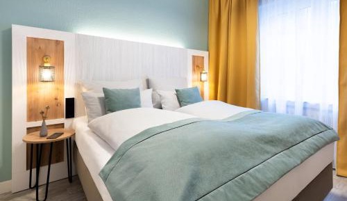 Standard Queen Room