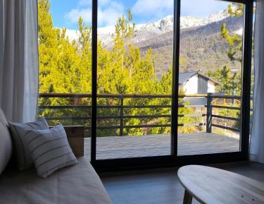 Two-Bedroom Apartment with Mountain View