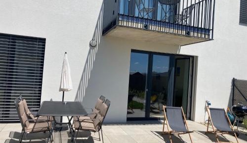 One-Bedroom Apartment with Garden