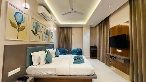 Suite with City View
