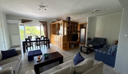 Three-Bedroom Holiday Home 