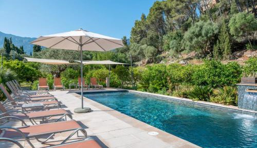 Villa with Garden View