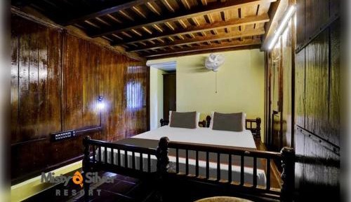 Deluxe King Suite