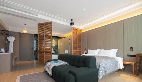 Deluxe King Room